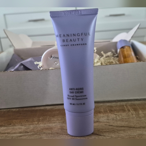 Meaningful Beauty Cindy Crawford 5 Piece Set New In Box - Picture 3 of 10